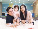 pasangan-artis-samuel-zylgwyn-dan-franda-beserta-anak-mereka-zylvechia-ecclesie-heckenbcker-3.jpg