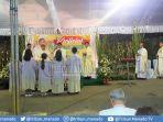 pastorini-persembahkan-misa-pertama-untuk-keluarga-di-rumahnya.jpg