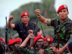 pasukan-kostrad-kepung-rumah-presiden-bj-habibie-saat-prabowo-subianto-dicopot.jpg