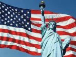 patung-liberty-dan-bendera-amerika-serikat_20180715_091023.jpg