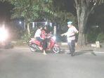 pelaksanaan-operasi-gabungan-tni-polri-di-jalan-samuel-languyu-bitung.jpg