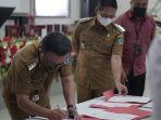 pelaksanaan-pelantikkan-dan-pengambilan-sumpah-janji-staf-khusus-walikota-bitung.jpg