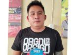 pelaku-pembunuhan-di-singkil-manado-sulawesi-utara-saat-menyerahkan-diri-ke-polisi.jpg