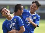 pemain-muda-persib-bandung-beckham-putra-nugraha-paling-belakang.jpg