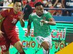 pemain-timnas-u-23-indonesia-berduel-dengan-pemain-vietnam.jpg