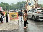 pemeriksaan-covid-19-oleh-polres-minut-di-jalan-sbyo0o.jpg