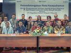 pemimpin-bni-kanwil-manado-harris-a-handoko-kanan-dan-pinwil-pegadaian-kanwil-v-manado.jpg