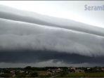 penampakan-awan-raksasa-mirip-gelombang-tsunami.jpg