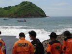 pencarian-korban-terseret-ombak-pantai-payangan-jember-minggu-1322022.jpg