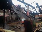 penerima-bantuan-bencana-angin-puyuh-di-Kelurahan-tersebut-Kamis-782025.jpg