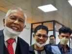 pengacara-oc-kaligis-akhirnya-hirup-udara-bebas-jalani-program-cuti-menjelang-bebasy.jpg