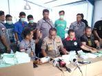 penggerebekan-pabrik-masker-di-kawasan-cakung-jumat-2822020.jpg