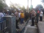 pengunjuk-rasa-dari-dua-desa-di-kecamatan-salibabu.jpg