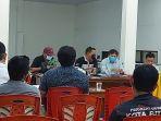 pengurus-koni-kota-bitung-saat-menggelar-rapat-dengan-pengurus-cabang-olahraga.jpg