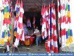 penjual-bendera-merah-putih-mengaku-jualan-menurun-hingga-65-persen-akibat-covid-19.jpg
