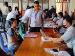 penyaluran-bansos-sembako-di-kantor-pos-manado-rabu-02032022fhdfhdfhdf.jpg