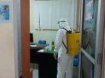 penyemprotan-cairan-disinfektan-di-minut.jpg