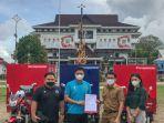 penyerahan-bantuan-tiga-unit-motor-sampah-dari-sulut-united-jghjghj.jpg