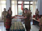 penyerahan-dana-hibah-untuk-ormas-di-sitaro.jpg