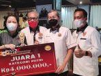 penyerahan-hadiah-dan-piala-kepada-para-pemenang-rmx-9-ball-competition.jpg