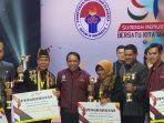 penyerahan-penghargaan-kota-layak-pemuda-kategori-utama.jpg