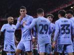 penyerang-barcelona-ferran-torres-merayakan-gol-bersama-rekan-setim.jpg