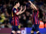 penyerang-barcelona-lionel-messi-merayakan-golnya-bersama-andres-iniesta.jpg