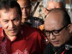penyidik-kpk-novel-baswedan-kanan-didampingi-wakil-ketua-kpk-saut-situmorang-kiri_20180430_142717.jpg