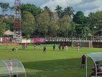 persmin-minahasa-unggul-1-0-atas-tahuna-fc-berkat-gol-pinalti-brayen-pondaag.jpg