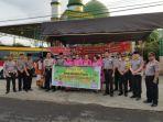 personel-polres-dan-bhayangkari-cabang-minsel-bagi-bagi-takjil-gratis-2.jpg