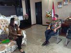 pertemuan-bupati-minut-joune-ganda-dengan-kepala-bpjamsostek-kantor-cabang-bitung-minut.jpg<pf>bupati-joune-ganda-dengan-kepala-bpjamsostek-kantor-cabang-bitung-minut-widhi-astri-aprillia-nia.jpg
