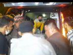 peti-jenazah-vanessa-angel-dan-bibi-ardiansyah-tiba-di-rumah-duka-jumat-5112021-subuh-1.jpg