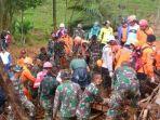 petugas-dari-tni-dan-basarnas.jpg