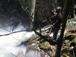 petugas-dinkes-sitaro-melakukan-fogging-1ty.jpg