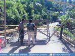 petugas-keamanan-masih-larang-warga-ke-lokasi-guguran-lava-karangetang.jpg