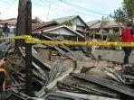 pihak-kepolisian-melakukan-identifikasi-di-tkp-kebakaran-di-kelurahan-tinoor-dua.jpg
