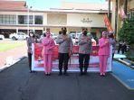 polda-sulawesi-utara-bersama-bhayangkari-menggelar-bakti-sosial.jpg