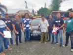 polisi-saat-menangkap-karyawan-swasta-yang-mengambil-paksa-kendaraan-di-jalan-di-manado.jpg