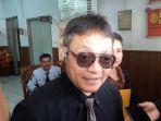 pollycarpus-saat-menjawab-pertanyaan-wartawan-di-bapas-bandung-rabu-2982018.jpg