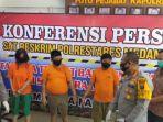 polrestabes-medan-memperlihatkan-tiga-tersangka-kasus-pembunuhan-elvina-21-jumat-842020.jpg