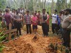 polsek-sikakap-datangi-lokasi-makam-dibongkar-444.jpg