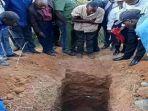 potongan-video-memperlihatkan-petugas-dan-warga-di-chidiza-zambia.jpg