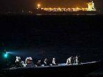 prajurit-satuan-komando-pasukan-katak-kopaska-siaga-di-atas-sea-rider-pencarian-kri-nanggala-402.jpg
