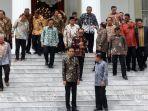 presiden-dan-wapres-berfoto-bersama-sejumlah-menteri-sebelum-acara-silaturahmi-kabinet-kerja.jpg