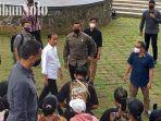 presiden-joko-widodo-jokowi-melepas-maskernya-34584.jpg