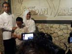 presiden-jokowi-dan-ibu-negara-iriana-bertemu-gultom-james-leonard-13-di-bandung.jpg