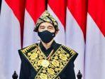 presiden-jokowi-saat-kenakan-baju-adat-sabu-ntt.jpg