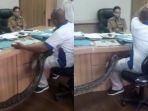 pria-marah-marah-mengancam-sambil-membawa-ular-piton-sepanjang-4-meter-di-kantor-dinas-pupr-kbb12.jpg