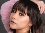 prilly-latuconsina-pede-tampil-kenakan-paduan-busana-mirip-bra-dan-celana-belahan-tinggi-57587.jpg