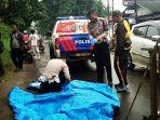 proses-evakuasi-jasad-korban-kecelakaan-maut-di-subang.jpg